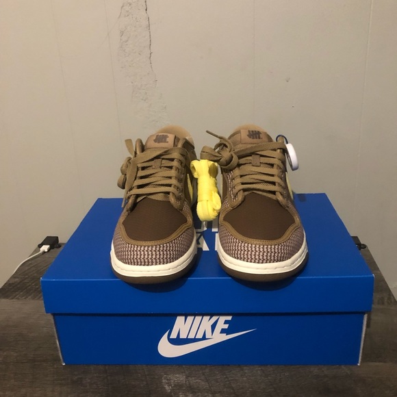 Nike Dunk Low x Undefeated - Picture 5 of 10
